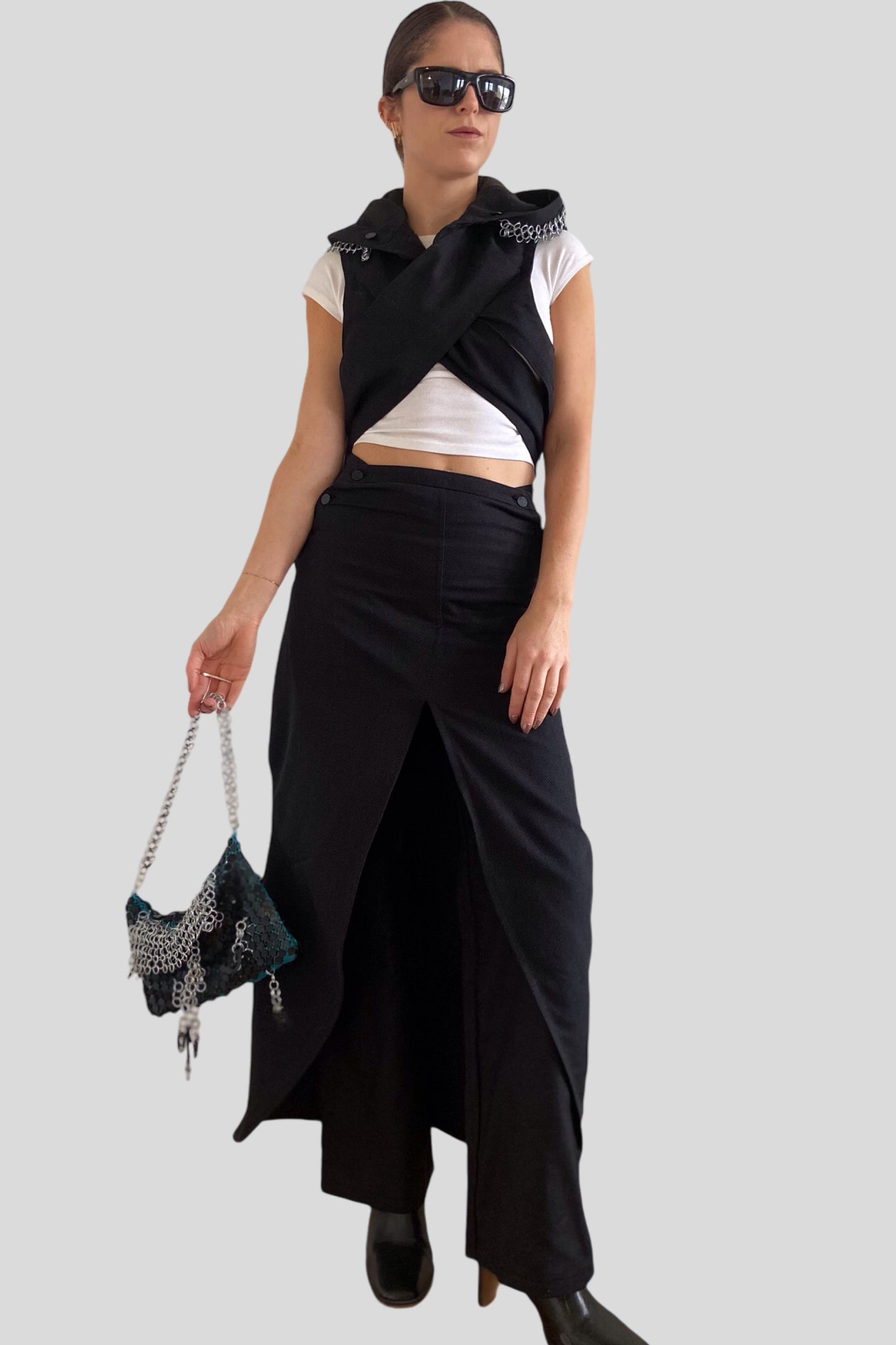 Eliott skirt and Boétie hip clasps